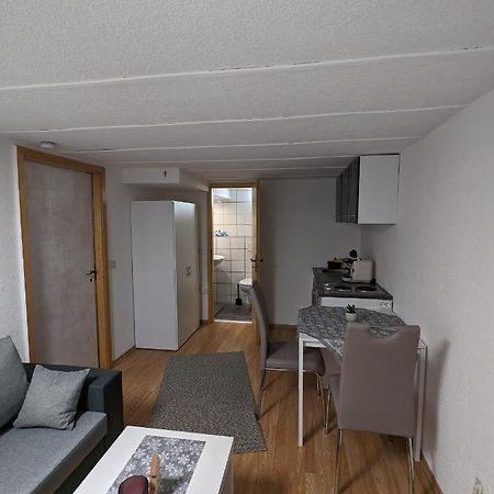 Direkt An Der S-Bahn Gelegenes Gemutliches Souterrain Apartment Mit Privatem Zugang Troisdorf Dış mekan fotoğraf