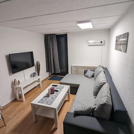 Direkt An Der S-Bahn Gelegenes Gemutliches Souterrain Apartment Mit Privatem Zugang Troisdorf Dış mekan fotoğraf